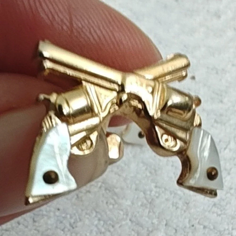 Cufflinks Gold Swank Vintage Crossed Revolvers Mother of Pearl Grips Mens
